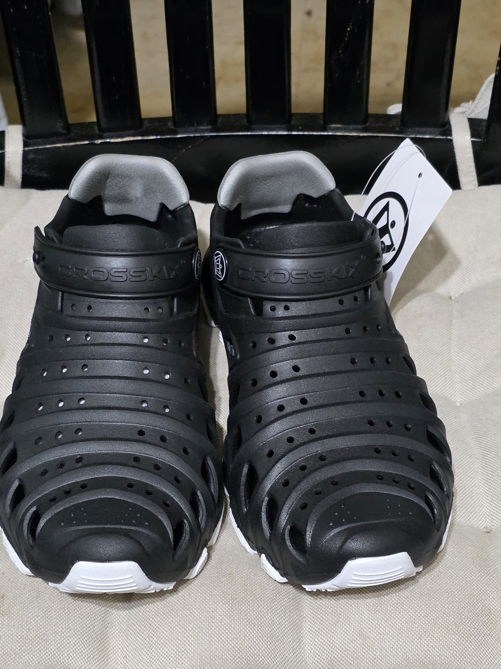 New Crosskix 2.0 Black Water Shoes Mens Size 5 Women's Size 7 NWT Unisex